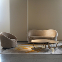 Ensemble de canapés modernes en tissu durable et rembourré, style minimaliste, pour salon, chambre et hôtels-villas.