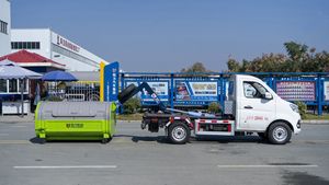 משאית הידראולית קטנה 3CBM 5CBM עם וו הרמה, משאית להובלת פסולת עם מיכל נתיק, ישירות מהמפעל - Product Image 5