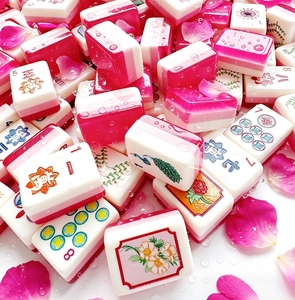 Juego de Mahjong de Lujo KEYE-03 en Acrílico con Acabado Cerezo Brillante, con Bolsa y Tapete Resistentes para 4 Jugadores - Product Image 2