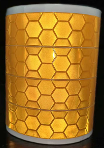 Etiqueta Adhesiva de Advertencia Reflectante Dorada con Textura de Panal - Product Image 2