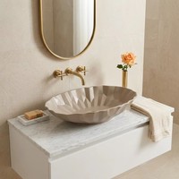 Lavabo de salle de bain artistique en céramique émaillée fait main, de luxe léger, ovale à bords ondulés, texture sculptée en trois dimensions, forme pétale
