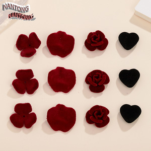 NANTONG Fleurs 3D floquées bordeaux Cœurs en velours noir Accessoires de bijoux DIY Fournitures de perlage - Product Image 1