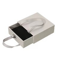 Boîte à bijoux carrée en carton recyclable portable de haute qualité, boîte de rangement pour boucles d'oreilles, bracelets, colliers, bagues, doublure en éponge estampée