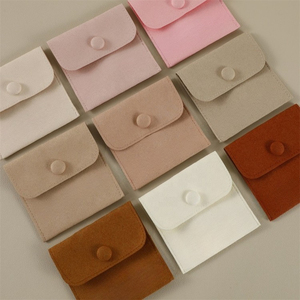 Pochette à bijoux en microfibre en gros, 8*8cm, faite à la main, pour boucles d'oreilles, colliers, bagues, avec logo - Product Image 1