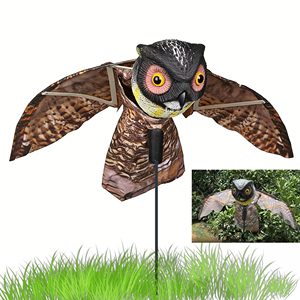 Ahuyentador de Plástico Duradero y Realista con Energía Solar para Exteriores: Búho Volador Activado para Jardín, Granja y Caza - Product Image 1