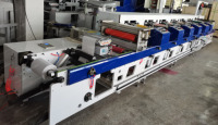 Machine d'impression flexographique horizontale en ligne à 6 ou 8 couleurs haute vitesse pour étiquettes adhésives avec découpe et estampage à froid