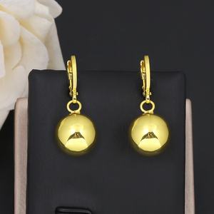 JXX, Nuevos Aretes de Moda de Alta Calidad Chapados en Oro para Mujer, Aretes de Bola de Latón Chapados en Oro de 24K - Product Image 3