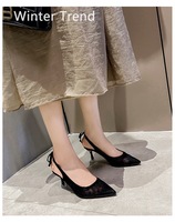 Talons à pois à bout pointu, talons à sabot, chaussures à enfiler, tendance mode femme printemps été 2025
