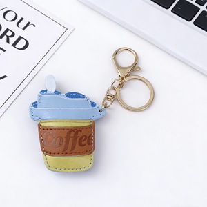 Llavero de cuero PU con forma de taza de café, colgante para bolso, diseño de moda, lindo, para coche, mochila, accesorio decorativo - Product Image 3