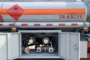 Brand New China Dongfeng 4X2 Diesel Manual Transmission Oil Tanker Truck 6000L 140HP Flammable Liquid Transportation Fuel Bowser - Product Image 4