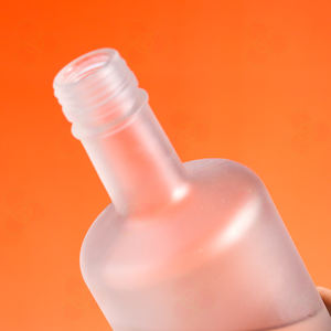 Bottiglia di vetro per incisione con acido satinato personalizzato per Rum/liquore Tequila <span class=keywords><strong>Gin</strong></span> con articoli artigianali Premium di <span class=keywords><strong>colore</strong></span> Anying - Product Image 3