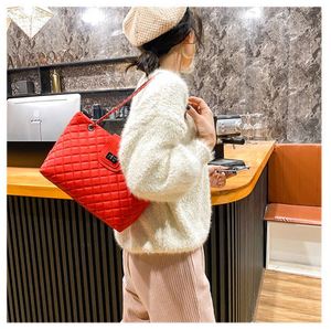 Lingge Embroidery Thread Underarm Buckle Shoulder Bag, Large Capacity Chain Carrying Crossbody Bag - Product Image 6
