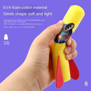 Lanzador de juguete para niños de exterior con cohete disparador y base de suelo iluminada, hecho de plástico - Product Image 4