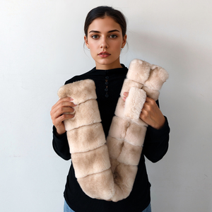 Écharpe cache-cou longue 90 cm en fourrure de lapin Rex pour femme, style coréen, design tendance, épaisse et chaude, color-block, pour l'hiver - Product Image 6