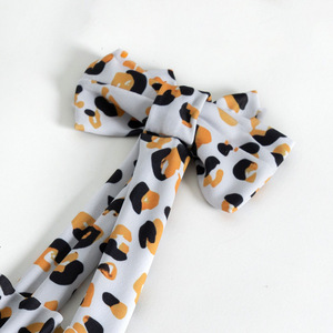 Maillot de bain une pièce pour enfants, imprimé léopard, avec bretelles et nœud mignon, pour l'été et la plage - Product Image 3