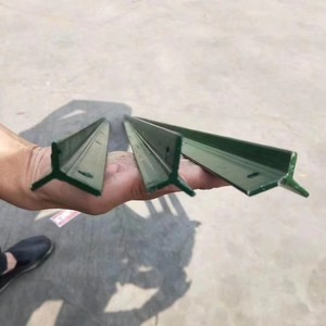 Soportes de hierro triangulares sólidos en forma de Y para vallas de huertos con extremos puntiagudos al por mayor - Product Image 4