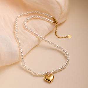 Collar de perlas de acero inoxidable con corazón chapado en oro nuevo delicado de alta calidad 2025 para niñas, accesorios de verano para mujeres elegantes 2025 - Product Image 4