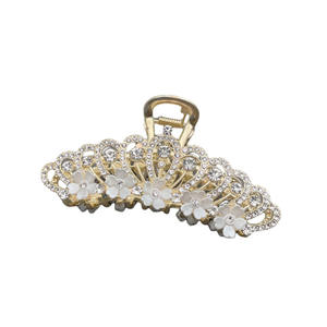 Nouvelle mode couronne de <span class=keywords><strong>papillon</strong></span> avec des fleurs de perles <span class=keywords><strong>pince</strong></span> à cheveux Premium pour l'arrière de la tête <span class=keywords><strong>coiffure</strong></span> <span class=keywords><strong>pince</strong></span> à requin accessoire de cheveux élégant - Product Image 6