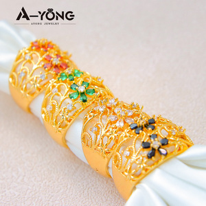 Bagues élégantes pour femmes, plaquées or 21 carats, avec fleurs tendance et zircon multicolores, cadeau idéal. - Product Image 2