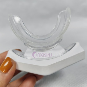 Mini Appareil Repulpant pour les Lèvres en Silicone avec Thérapie LED Rechargeable pour Réduire les Rides des Lèvres et un Effet Jeunesse - Product Image 4