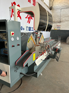 Machine à scier CNC à double tête pour la fabrication de fenêtres et de portes en PVC, destinée à la transformation de l'aluminium et du PVC. - Product Image 3