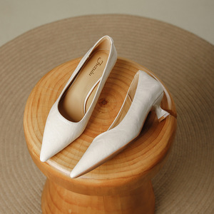 Zapatos Unisex de Tacón de Aguja de Cuero Genuino Calado, Estilo Moderno 2026, Cómodos con Punta Puntiaguda y Malla - Product Image 3