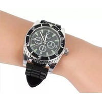 Vente en gros de montre-bracelet meuleuse d'herbes portable manuelle 2 pièces en alliage de zinc