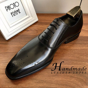 Chaussures en cuir artisanales de style nouveau pour hommes, en cuir de vachette véritable de première qualité, chaussures habillées formelles pour affaires avec motifs gravés. - Product Image 4