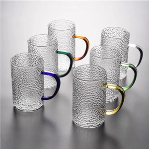 Mug en verre borosilicate haute résistance avec poignée colorée, résistant à la chaleur, pour eau, thé, jus, lait, usage festif - Product Image 1
