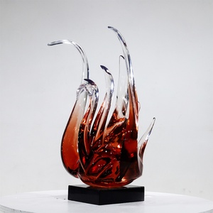 Scultura Artigianale in Resina con Effetto Fiamma Sfumato Rosso-Marrone, Finemente Lucidata, Decorazione Artistica di Lusso - Product Image 1