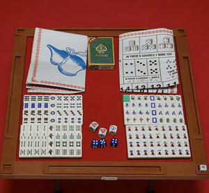 Juego de Mahjong de Acrílico Cristalino con Mesa Plegable, Juego de Mahjong Mini de Viaje Cuatro en Uno, Mahjong Tallado Sólido - Product Image 5