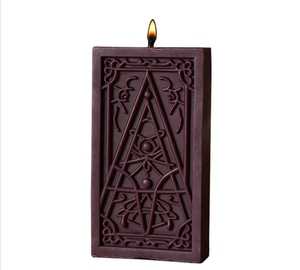 Vela de rituales con símbolo místico en relieve, directa de fábrica, OEM, para Wicca, brujería, meditación, caja de regalo, color morado empolvado personalizado - Product Image 1
