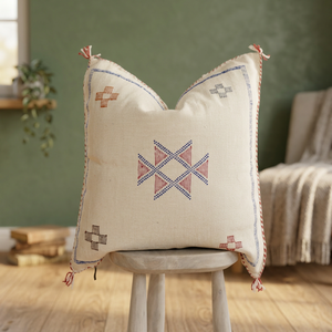 Coussins décoratifs carrés en coton faits à la main, personnalisables, avec broderie géométrique bohème et fermeture enveloppe - Product Image 5