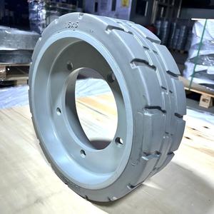 Rueda de neumático sin marcas Genie 1288762GT 15x5 con cinco orificios para elevador de tijera eléctrico GS4655 - Product Image 2