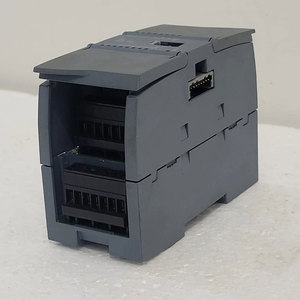 ใหม่เอี่ยม 100% ของแท้ 6ES7231-5QF32-0XB0 S7-1200 อะนาล็อกอินพุต SM 1231 TC - Product Image 1