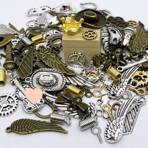 จี้โลหะผสมสไตล์สตีมพังก์สำหรับงานประดิษฐ์ทำเครื่องประดับ DIY พร้อมชิ้นส่วนเกียร์ ปีก มงกุฎ และพวงกุญแจ - Product Image 1