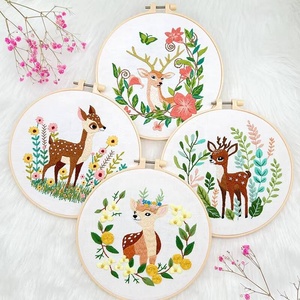 Kit de Bordado con Hilos y Herramientas para Principiantes, Diseño Floral Hecho a Mano, Punto de Cruz - Product Image 1