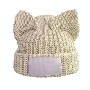 Adorable bonnet tricoté unisexe à oreilles de chat rayées et oreilles de renard pour l'hiver, idéal pour les voyages - Product Image 1
