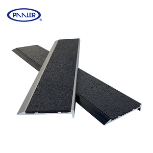 Design moderne Marchepied de sécurité antidérapant nez d'escalier en aluminium émeri <span class=keywords><strong>carborundum</strong></span> pièces d'escalier <span class=keywords><strong>bande</strong></span> de bordure - Product Image 3