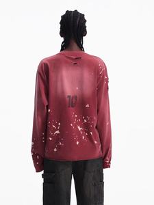 Maglietta post-apocalittica premium con stampa animalier in cotone 100%. |   Stile punk vintage Y2K |   Abbigliamento Sfumato Rosso Vino per Giovani Acquirenti - Product Image 3