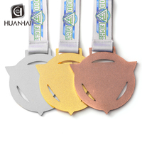 Médaille de combat en métal 3D personnalisée avec logo découpé en forme de triangle, médaille de défi avec ruban
