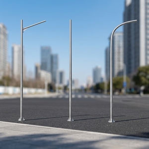 LECUSO Poste de Luz Curvo de 5M, Galvanizado en Caliente, Garantía de 10 Años, Vida Útil de Más de 20 Años, para Decoración de Exteriores, Calles y Caminos - Product Image 1