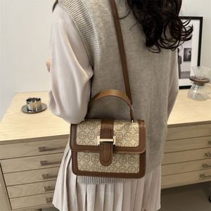 Fashionable Retro Lock Handbag Simple Crossbody Shoulder Bag Niche Design <b>Small</b> Square Women's Messenger Bag - Product Image 4