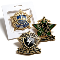 Badge métallique personnalisé en forme de bouclier 3D en relief, émail dur, souvenir, épingle décorative pour vêtements et sacs
