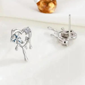 Orecchini Pendenti a Cuore Punk con Onice Nera, Montatura a Griffe, in Lega Placcata Argento, Gioielli da Festa alla Moda da Donna - Product Image 4