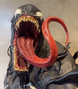Statue buste grandeur nature <span class=keywords><strong>Marvel</strong></span> <span class=keywords><strong>Venom</strong></span> <span class=keywords><strong>1</strong></span>:<span class=keywords><strong>1</strong></span> avec base en résine et fibre de verre, représentant un tentacule symbionte à longue langue, figurine de film - Product Image 3