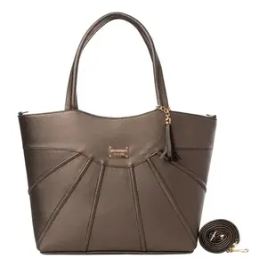 Sac fourre-tout décontracté de luxe pour femme Fana Kaia, en matériau métallique, motif géométrique, deux poignées, fermeture ouverte - Product Image 1