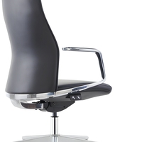 Chaise de bureau exécutive moderne en cuir avec base pivotante à 5 étoiles, dossier solide, accoudoirs, appui-tête et roulettes pour espace de travail