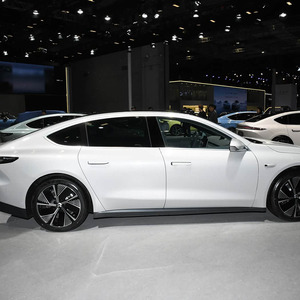 Voitures puissantes <span class=keywords><strong>NIO</strong></span> <span class=keywords><strong>ET7</strong></span>, berline tout-terrain haute performance entièrement électrique et à double moteur, accélération de 0 à <span class=keywords><strong>100</strong></span> km/h en 3,8 secondes pour la navigation dans le trafic urbain intense - Product Image 3