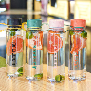 Bouteille d'eau de sport avec couvercle en plastique transparent, design classique minimaliste, personnalisable, unisexe, design <span class=keywords><strong>TOUR</strong></span>, vente en gros, <span class=keywords><strong>portable</strong></span>, durable, 750 ml, <span class=keywords><strong>PC</strong></span> - Product Image 3